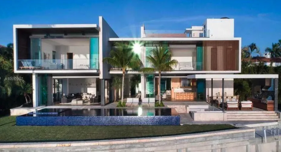 Waterfront residence in Miami Beach