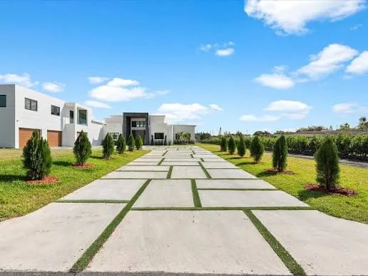 Modern estate in Southwest Ranches